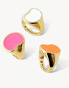 Anillo Signet Bean Neon Pink Enamel Baño Oro