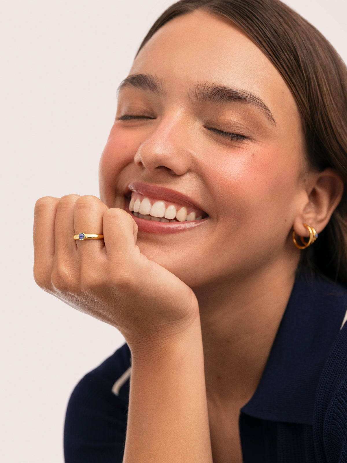Ring Alma Kyanit vergoldet - puesto en modelo