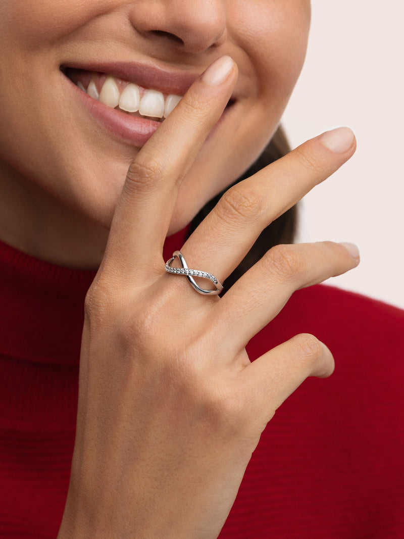 Eterna Sparks Ring