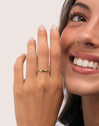 Anillo Leonor Prado Baño Oro - puesto en modelo