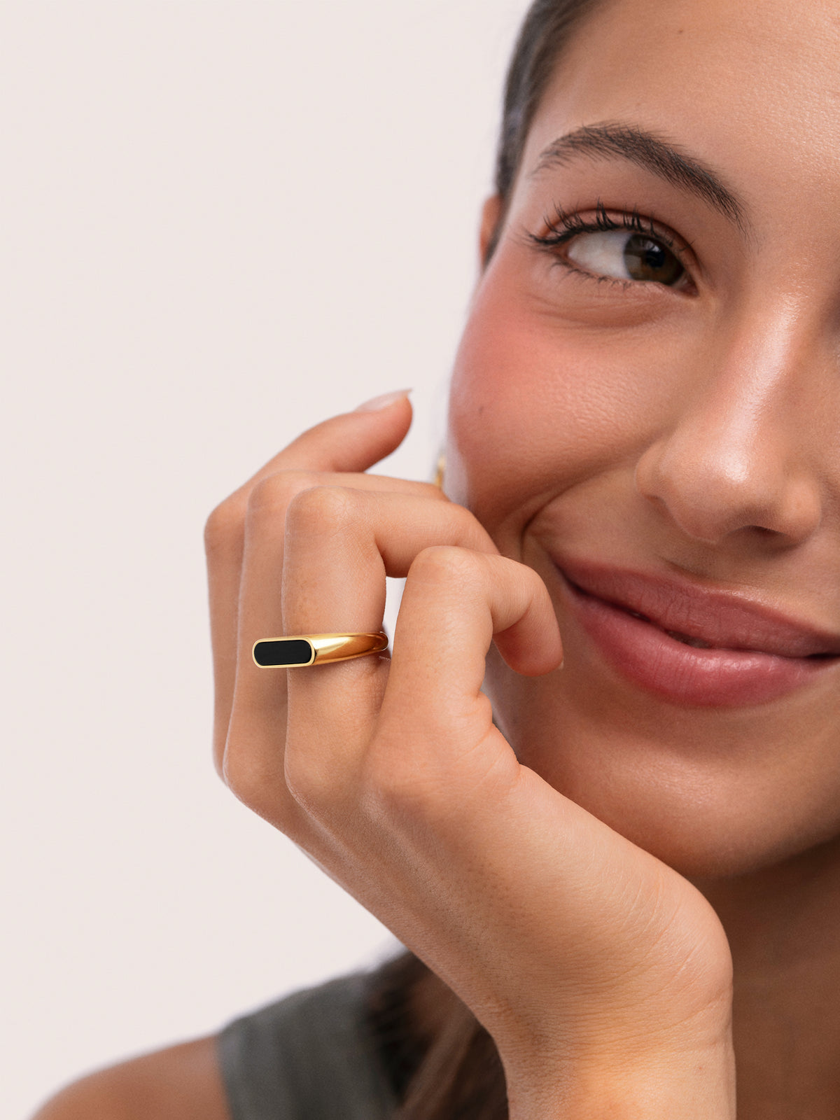 Anillo Proa Negro Acero Baño Oro