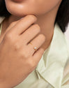 Anillo Sophie Baño Oro - puesto en modelo