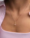 Charm Bailarina Banho de Ouro - puesto en modelo