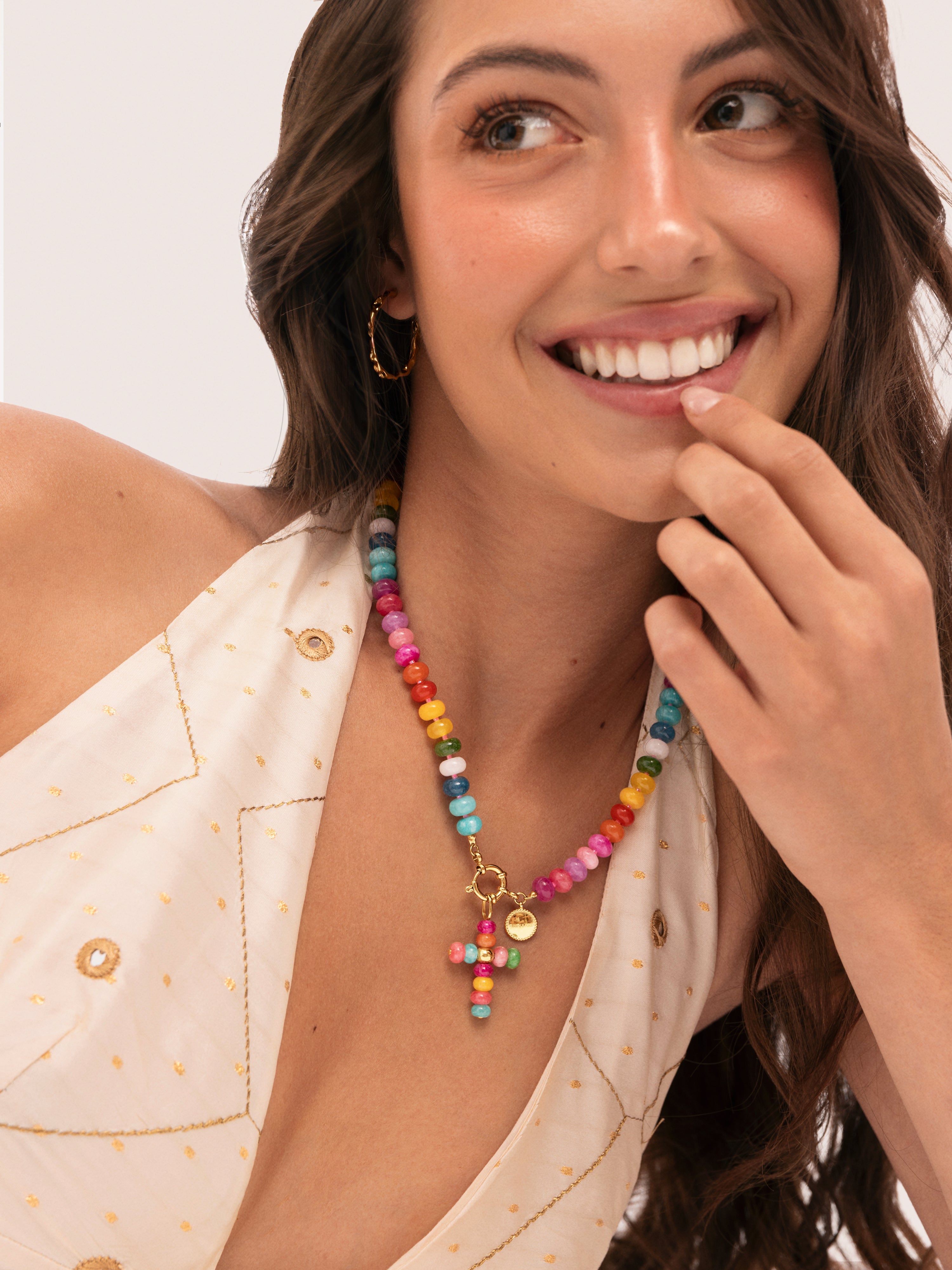 Charm Cruz Color Stones Acero Baño Oro