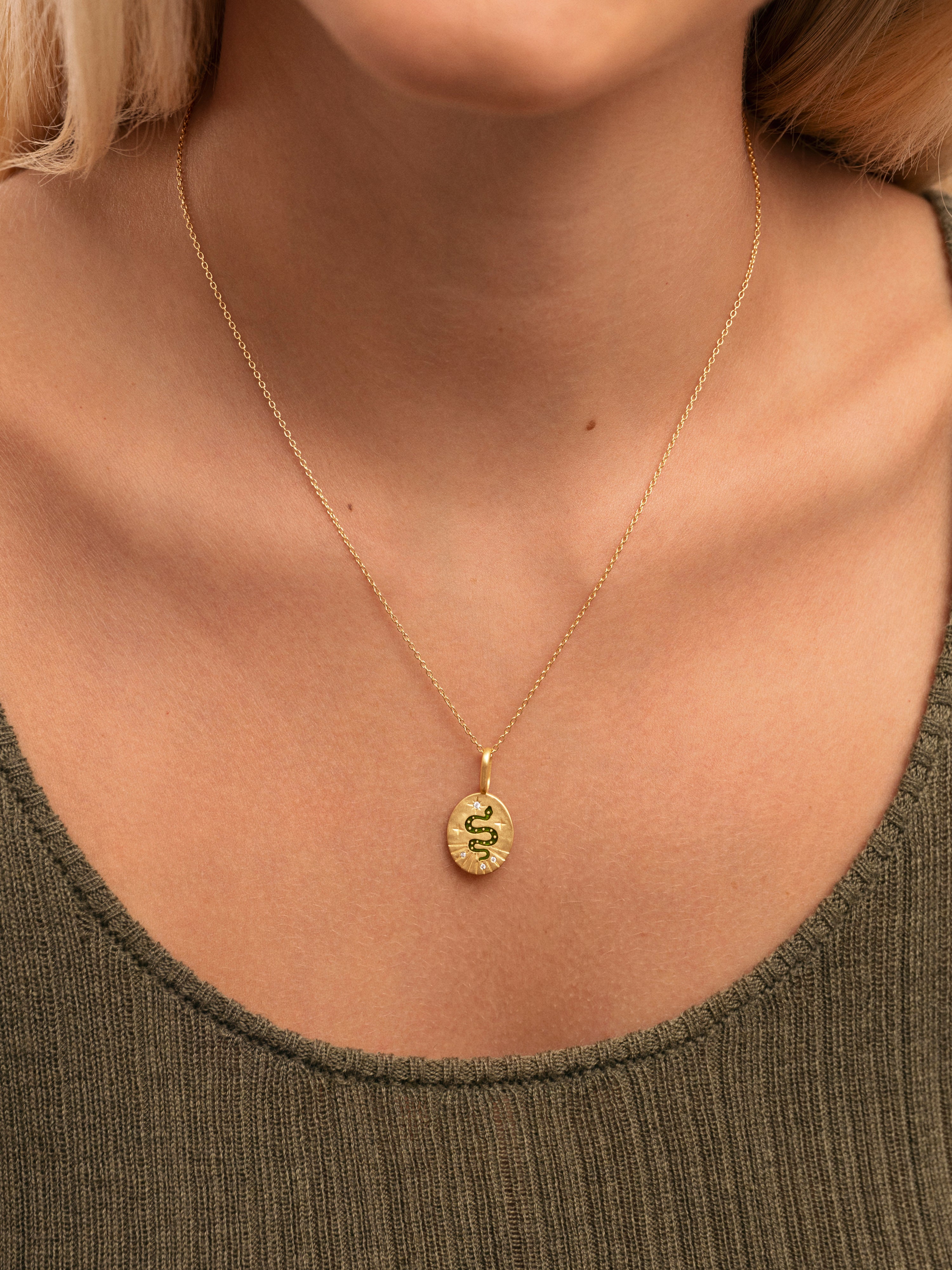 Charm Mystic Serpiente Baño Oro