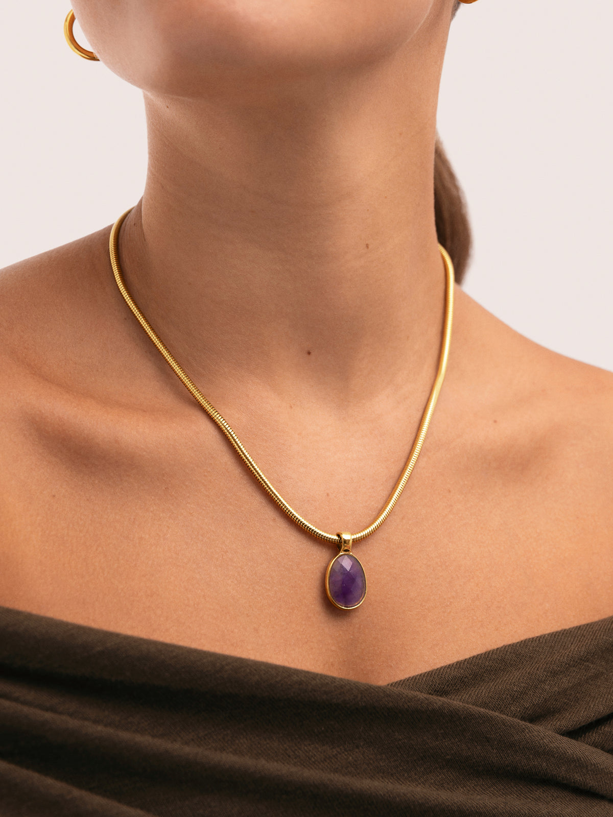 Collar Lena Acero Baño Oro - puesto en modelo