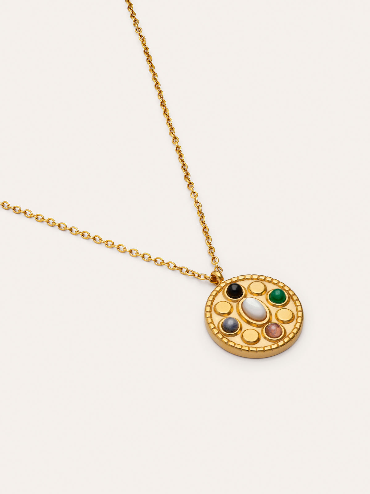Imagen detalle de Collar Medallion Five Stones Mística Acero Baño Oro