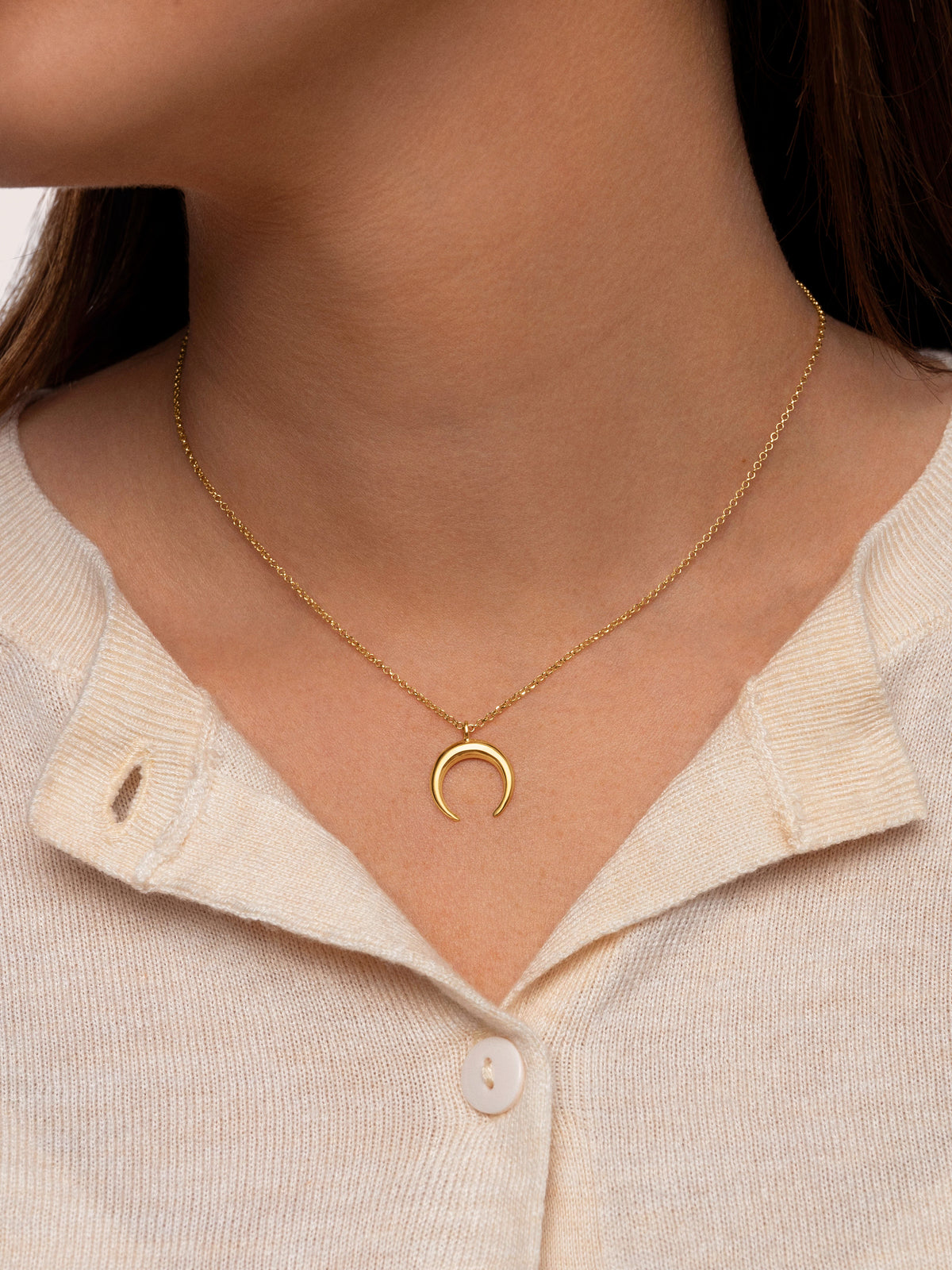 Collier Moonset Acier plaqué or - puesto en modelo