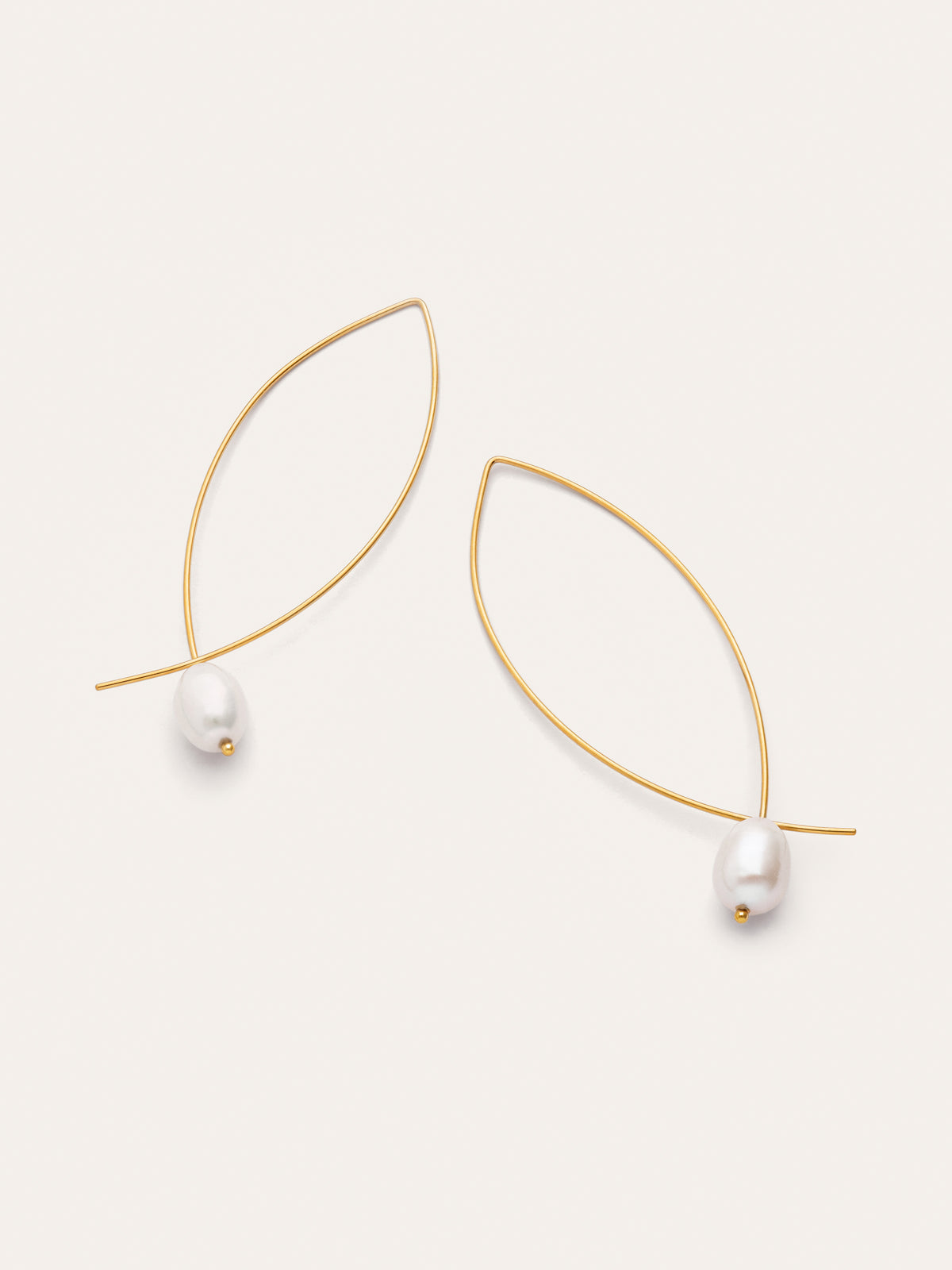 Imagen detalle de Brincos Arch Bean Pearl Aço Banho Ouro