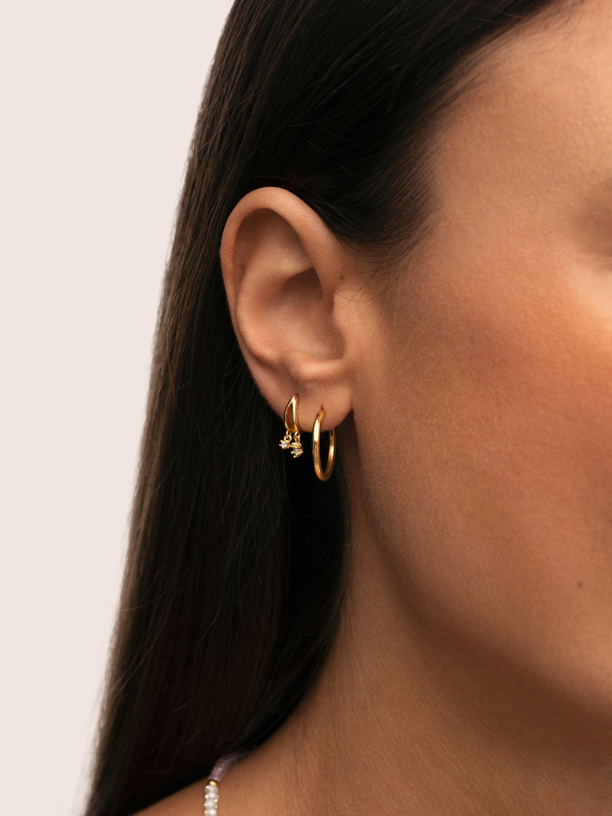 Single Earring Luzia Gold Plated - puesto en modelo