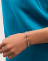 Pulsera Rosario Acero - puesto en modelo