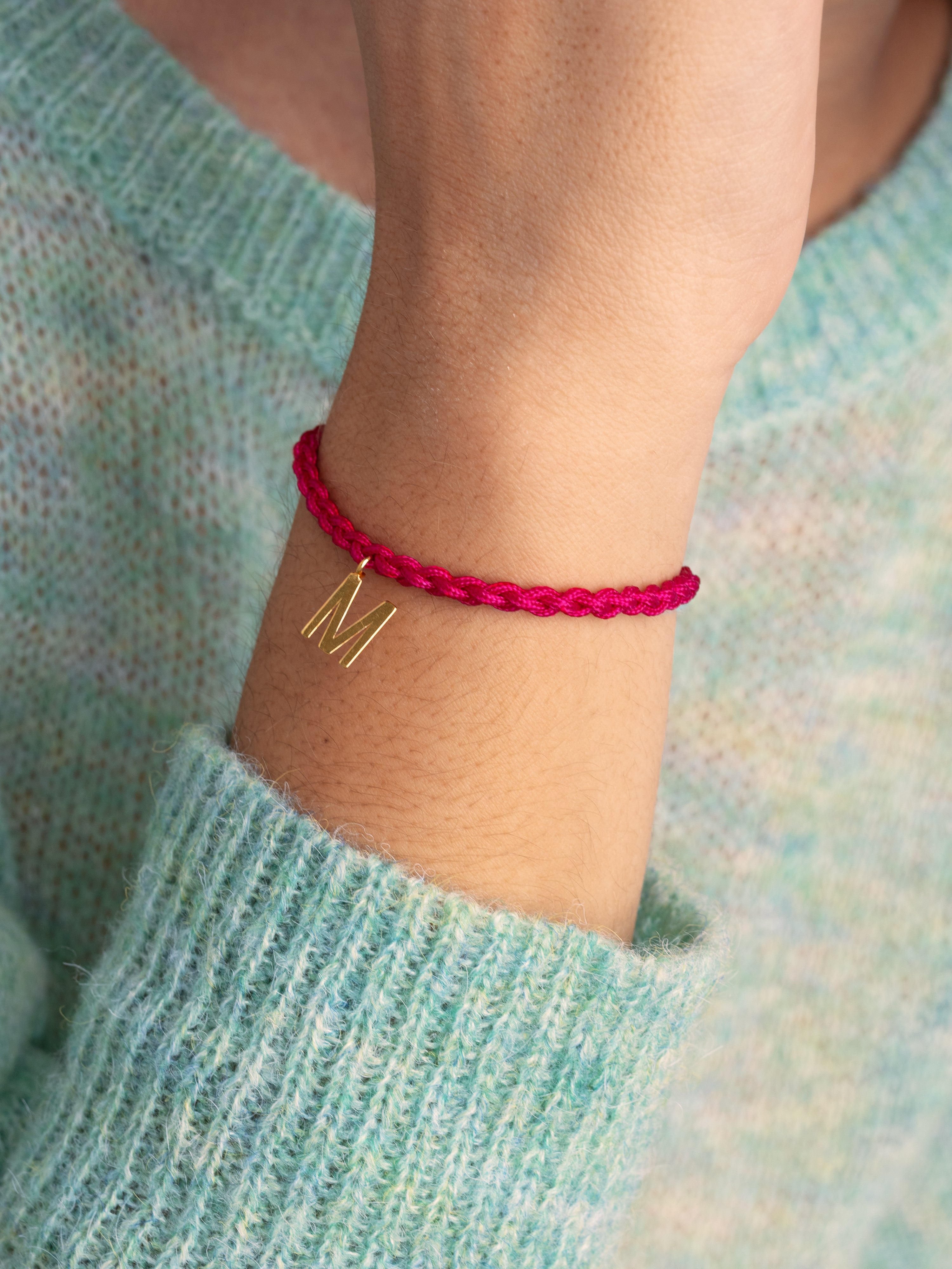 Pulsera Personalizada Fucsia Letters Plata Baño Oro